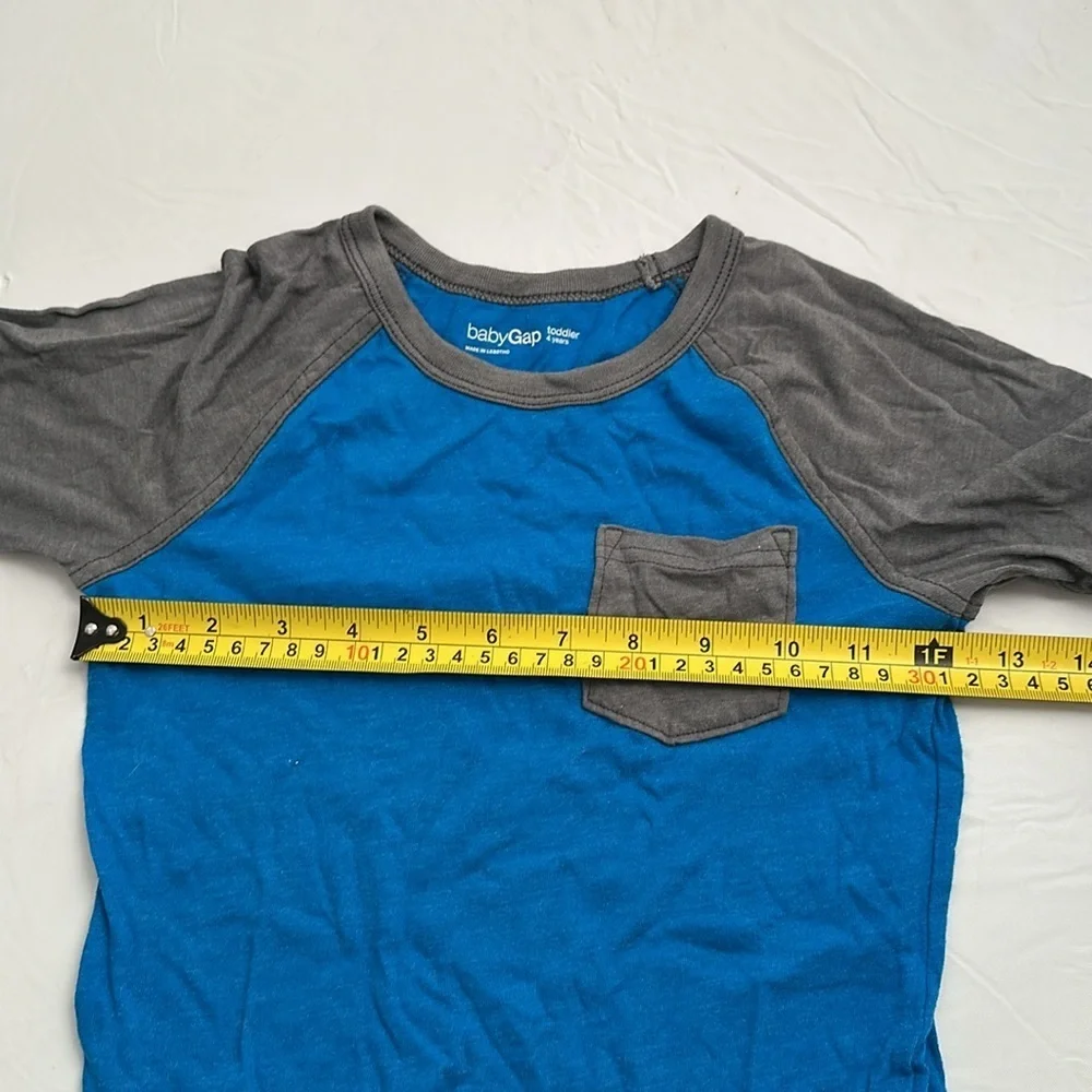 Gap blue and gray colorblock crew neck raglan sleeve pocket t-shirt